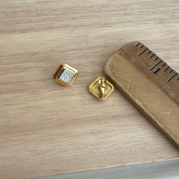 Vintage ClipOn Earrings - Picture 3 of 3